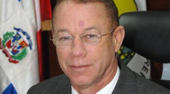 Miembro del Comité Central José Izquierdo dice el PLD está paralizado porque el presidente Medina solo piensa en un grupito.