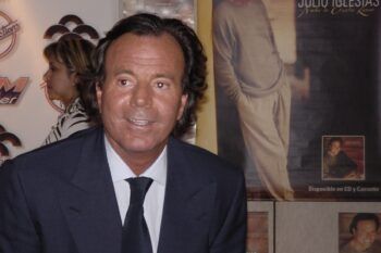 Julio Iglesias liquida sus inversiones en Punta Cana y adquiere una propiedad en Panamá.