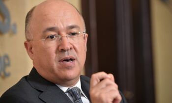 Danilo Medina se reúne en Palacio Nacional con aspirantes presidenciales del PLD; buscan reflexionar ante conflicto interno.