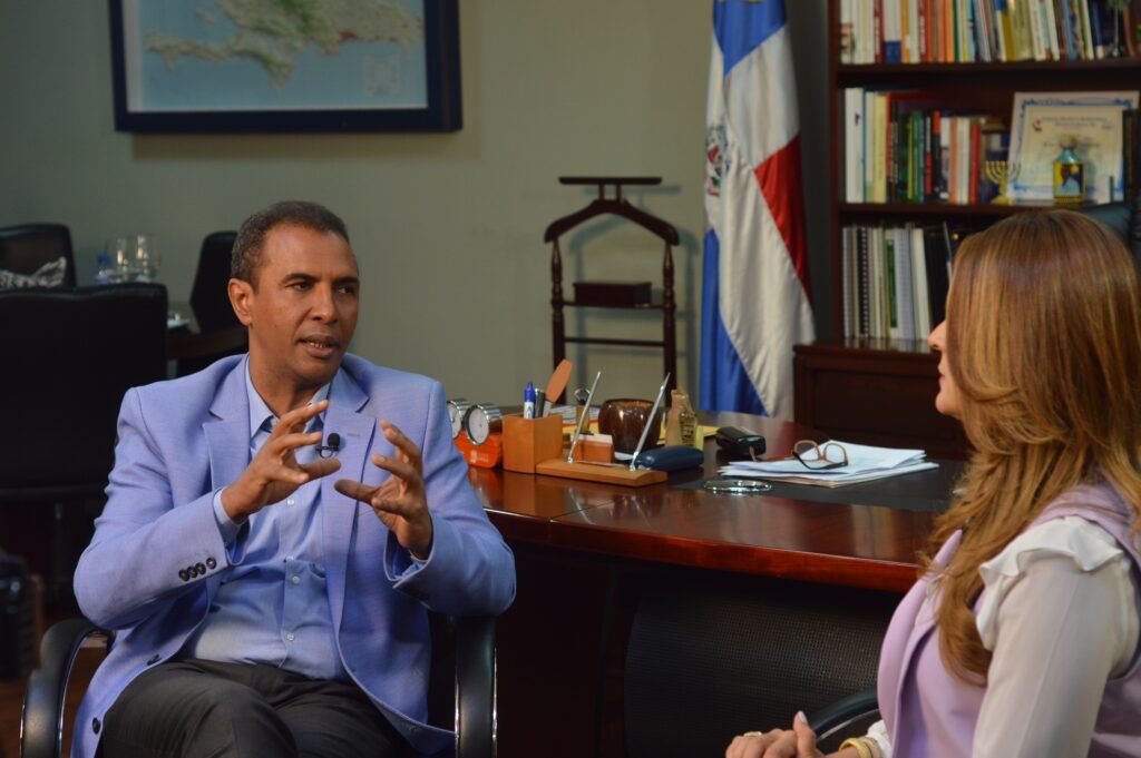 Domingo Contreras favorece primarias abiertas ante falta de democracia en partidos políticos