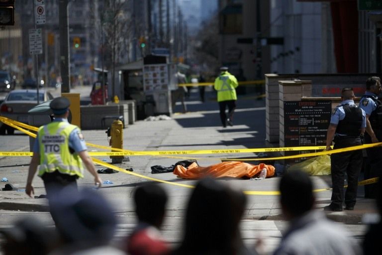 Furgoneta atropella a varias personas en Toronto y deja al menos 9 muertos