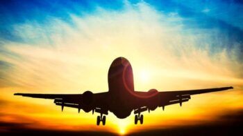 Avión aterriza de emergencia por mal olor de pasajero