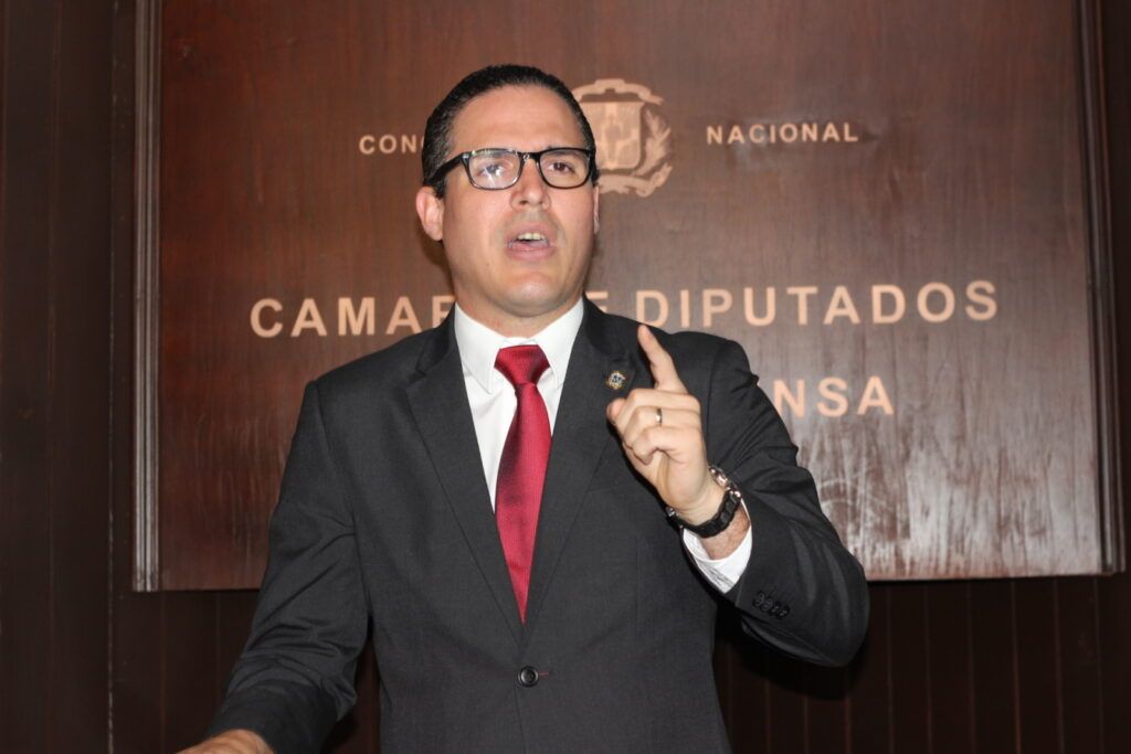 Diputado del PRM Jean Luis Rodríguez desmiente que corriente de Hipólito Mejía apoyen las primarias abiertas