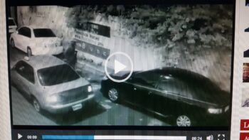 ¡Mas robos! Ladron quita retrovisores y logo de un vehículo.