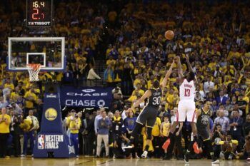 NBA: los Rockets ganan a los Warriors y empatan la serie.