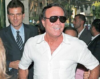 La vida de Julio Iglesias se convertirá en serie para la TV
