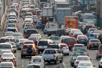 Más del 40 % de los vehículos que circulan en las vías del país no está asegurado