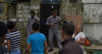 Grupo intenta entrar a la cárcel para linchar acusado de matar niño en Cancino Adentro