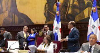 Danilo propone comisión para consensuar Ley de Partidos; Leonel la apoya