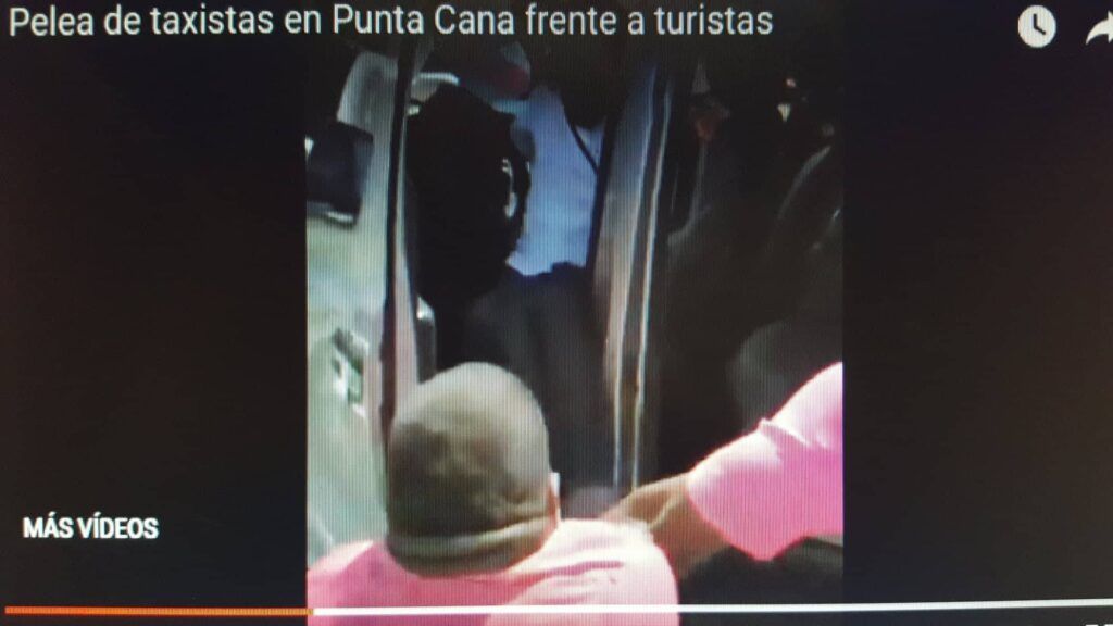 VIDEO: Oh pero y que es esto!? Pelea de taxistas de Punta Cana por pasajeros