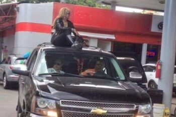 Lanzan un “block” a vehículo de Fefita tramo Piedra Blanca-Bonao de la autopista Duarte