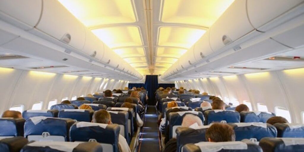 10 cosas que no se deben hacer en un avión