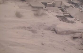 Erupción de volcán lleva 72 muertos en Guatemala