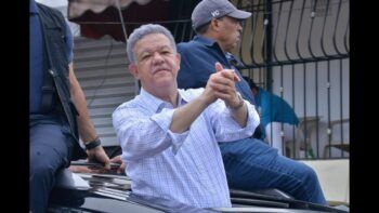 Leonel Fernández recorre varios sectores de Los Alcarrizos