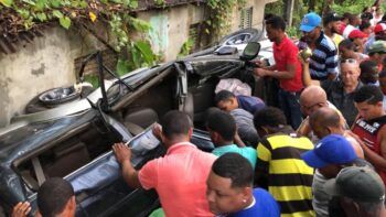 Al menos cuatro personas pierden la vida en un terrible accidente.