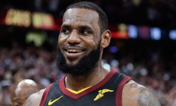 LeBron pacta con los Lakers por 4 años y US$154 millones