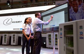 Andrés Navarro acuerda con estudiantes impulsar una ciberciudadanía responsable