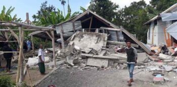 Cientos de turistas atrapados en montaña de Indonesia