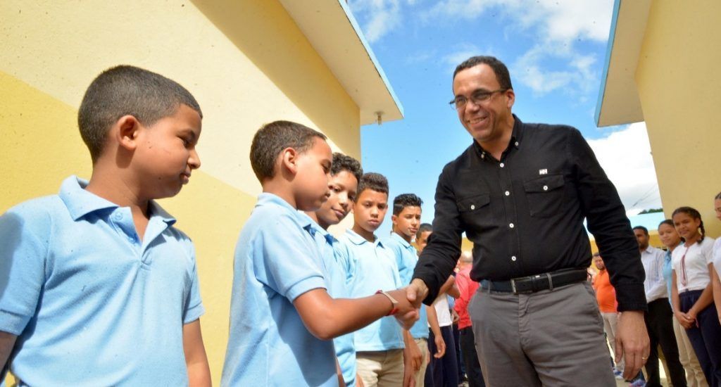 Andres Navarro asegura que solo con educación y empleo para los jóvenes se lograra el desarrollo del país