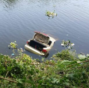 Cae al río Ozama y vive para contarlo