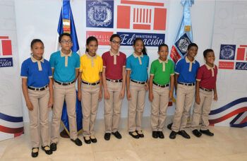 Minerd advierte a padres y amigos de las escuelas no realizar pagos por uniformes nuevos