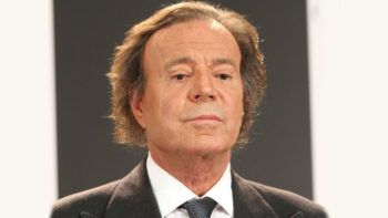Julio Iglesias, sin salida: será declarado en rebeldía y padre legal de Javier Sánchez si no cede su ADN
