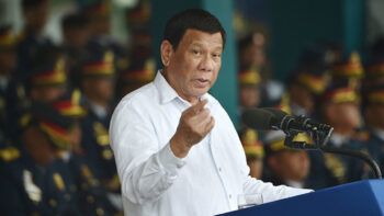 Duterte: «Si hay Dios, no hay pobreza»