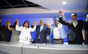 Miguel Vargas juramenta dirigentes y reitera que buscarán candidaturas propias