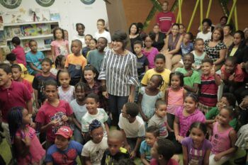 Vicepresidencia orienta a niños y adultos para reducir la contaminación con plásticos