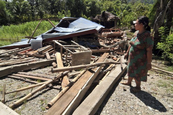 Terremoto de 7,5 grados sacude Indonesia