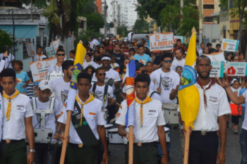 Iglesia Adventista marcha a favor de la Biblia y regala 1000 ejemplares