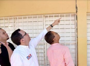 Andres Navarro supervisa escuelas afectadas por sismos y dispone soluciones inmediatas
