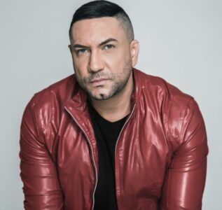 Delincuentes atacan a pedradas vehículo del cantante cristiano Marcos Yaroide