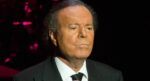 Julio Iglesias publica los mensajes de Whatsapp que le enviaban sus empleadas