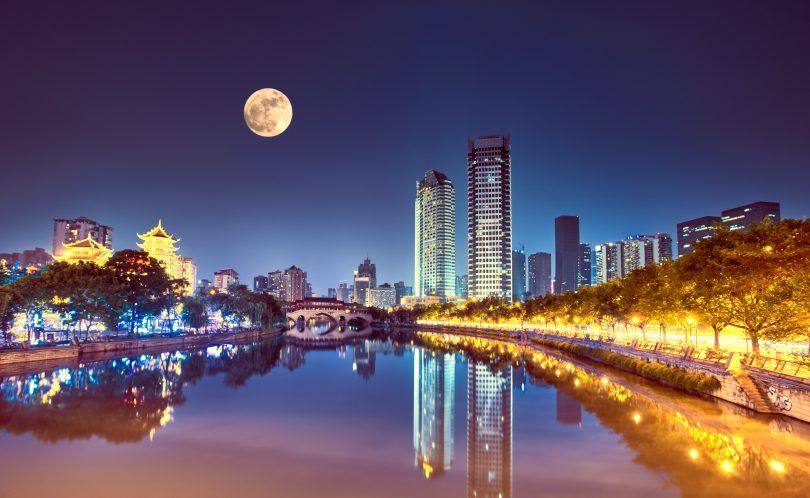 En China hasta su propia “luna” construyeron para iluminar las calles