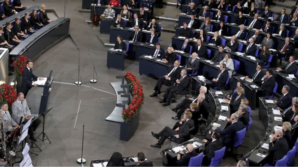 Macron habla en Berlín en una Europa fuerte frente al «caos» global