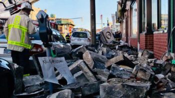 Varios heridos tras derrumbarse edificio en Boston