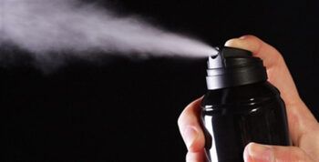 Joven se droga con desodorante y muere