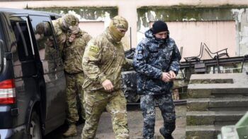 Rusia enjuicia a tripulantes de navíos ucranianos capturados