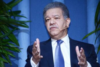 Leonel dice pasa “por la travesía del desierto” desde que salió del poder