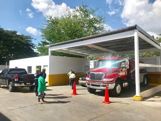 Tropigas dona camión de combate de incendio al Cuerpo de Bomberos SDO