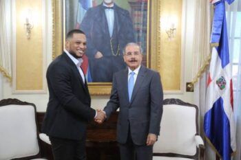 Presidente Danilo Medina recibe a Robinson Canó en el Palacio Nacional