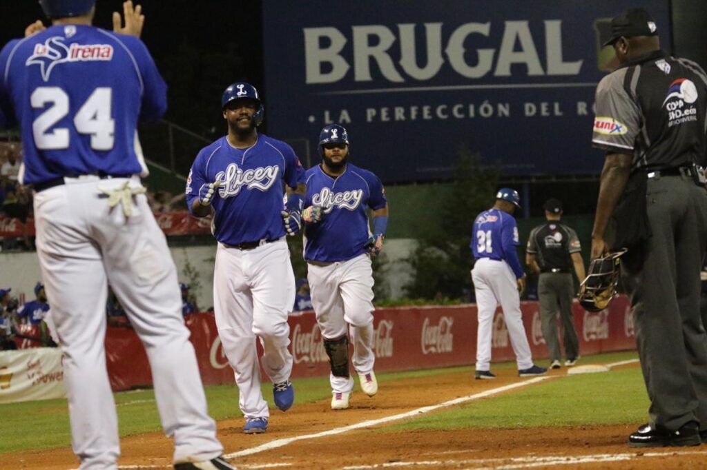 Licey derrota a las Estrellas y Escogido a los Toros del Este