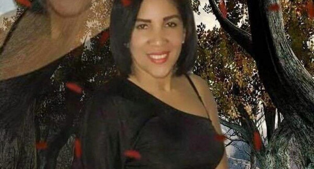 Mujer muere asesinada a mano de su hermano en  La Vega