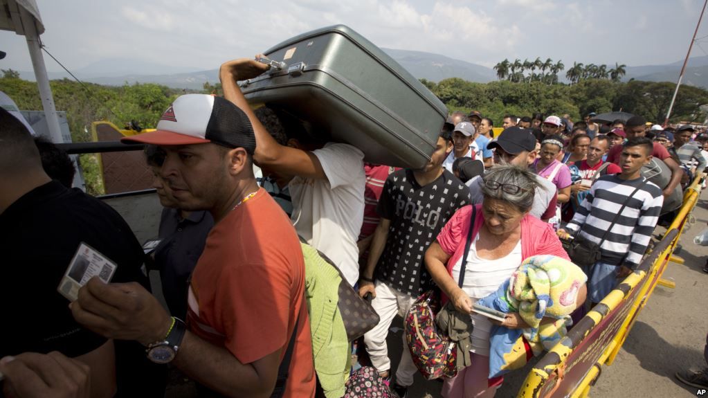 Senadores presentan proyecto de ley para otorgar TPS a venezolanos