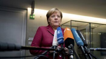 Merkel dice que trabajará duro para un nuevo acuerdo sobre el Brexit