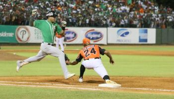 Estrellas Orientales se imponen a los Toros del Este; serie final se coloca 3-1
