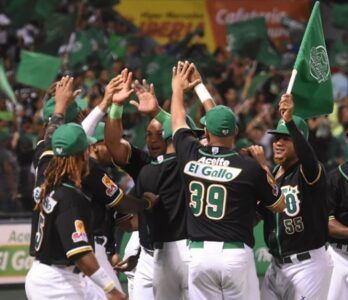 Estrellas blanquean a los Toros y colocan serie 4-1
