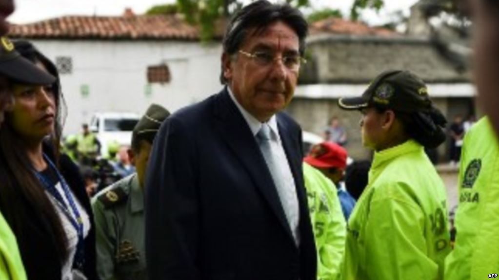 Colombianos marchan para exigir renuncia de fiscal general por caso Odebrecht