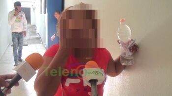 Mujer entra con dos hombres a una cabaña, pero las cosas no salieron bien.